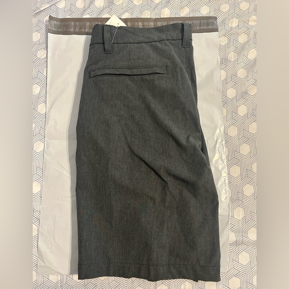 Izod Hybrid Shorts in Charcoal